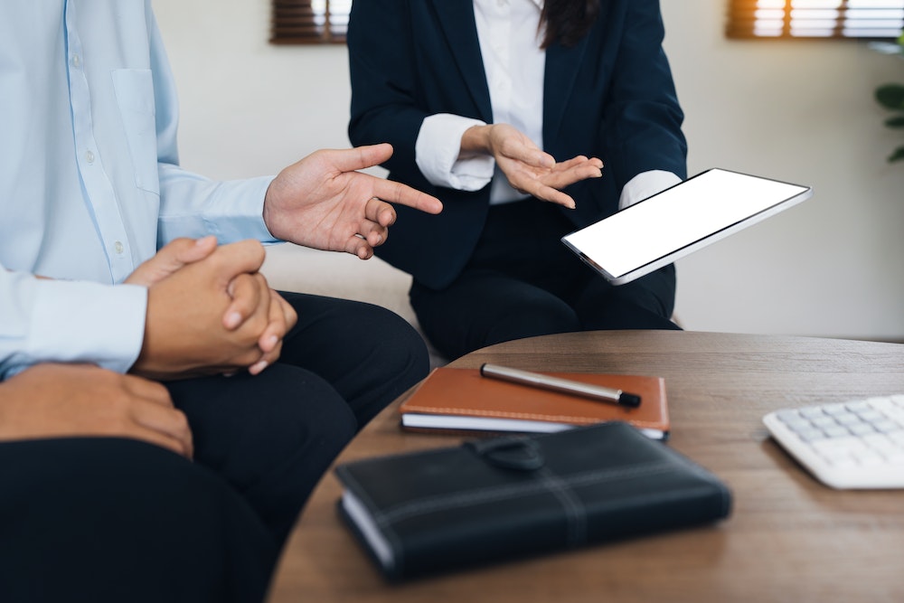Comprendre la résiliation en cours d'année des contrats d'assurance : un guide expert