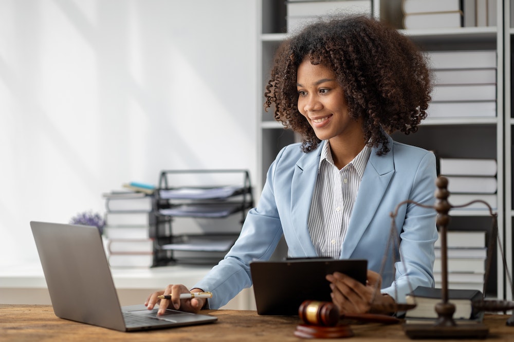 La rédaction de contrats de service : les clauses essentielles pour sécuriser vos engagements