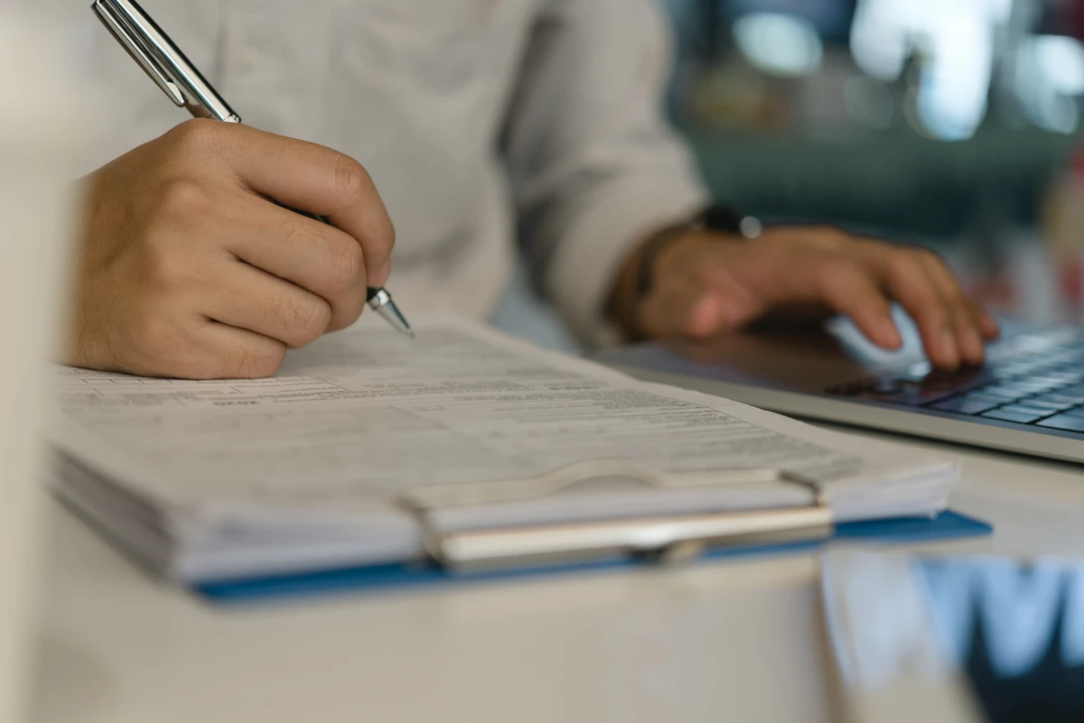 Le Dol en droit des contrats : un élément essentiel à connaître