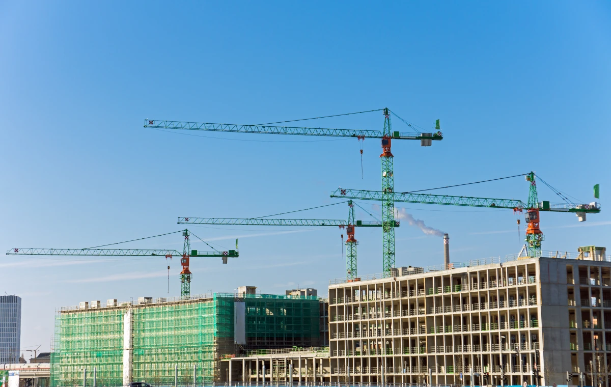 Sanctions pour non-respect des normes de construction écologique : Un cadre juridique en évolution