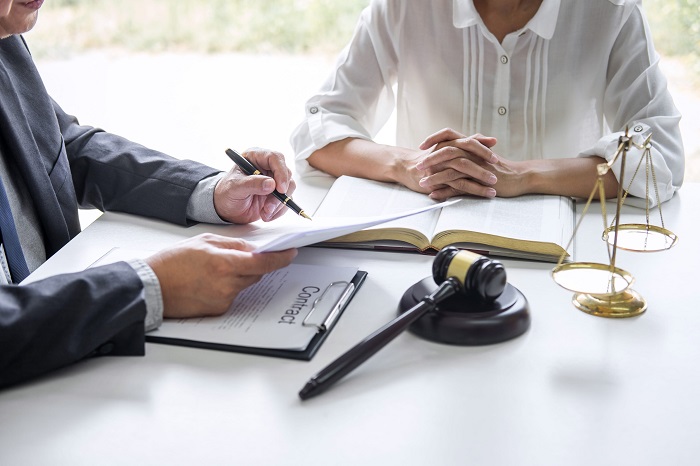 Bien préparer sa recherche d’avocat : conseils pratiques pour un choix éclairé
